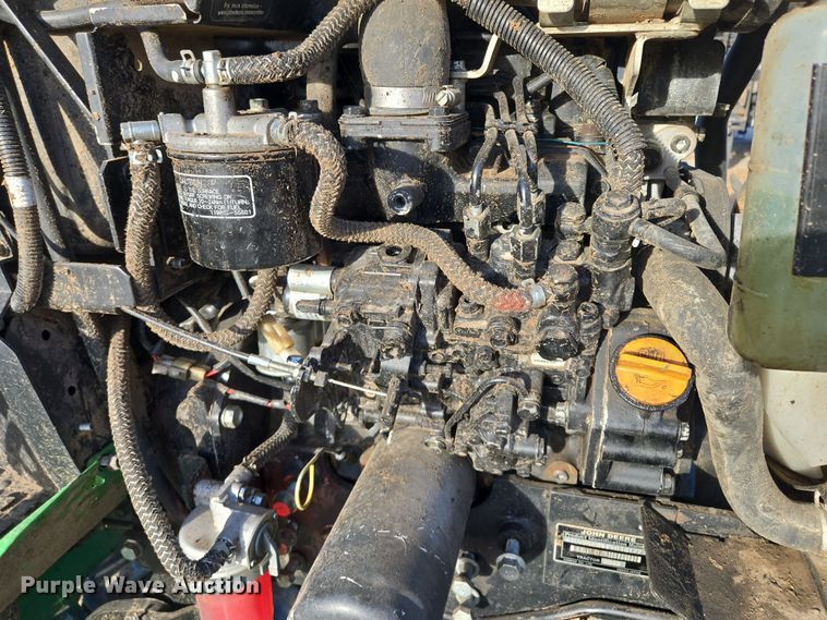 image for item EQ6856 2014 John Deere 2032R MFWD tractor