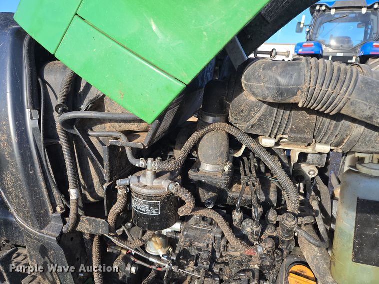 image for item EQ6856 2014 John Deere 2032R MFWD tractor