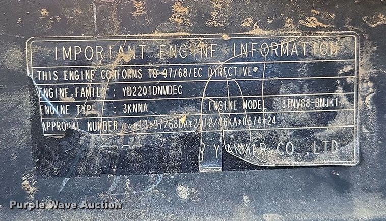 image for item EQ6856 2014 John Deere 2032R MFWD tractor