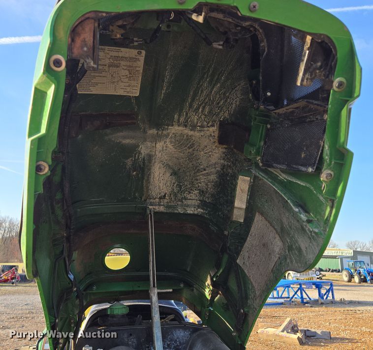 image for item EQ6856 2014 John Deere 2032R MFWD tractor