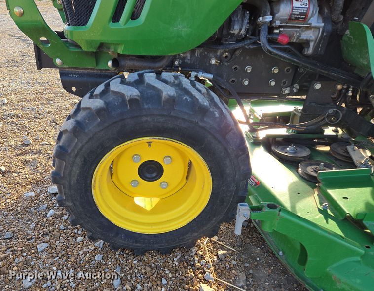 image for item EQ6856 2014 John Deere 2032R MFWD tractor