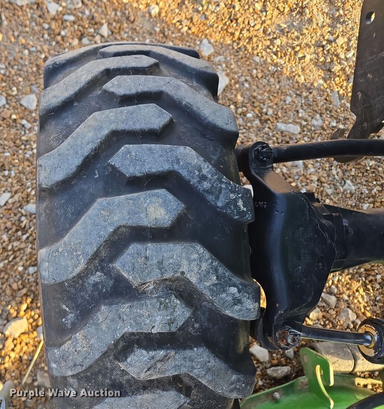 image for item EQ6856 2014 John Deere 2032R MFWD tractor