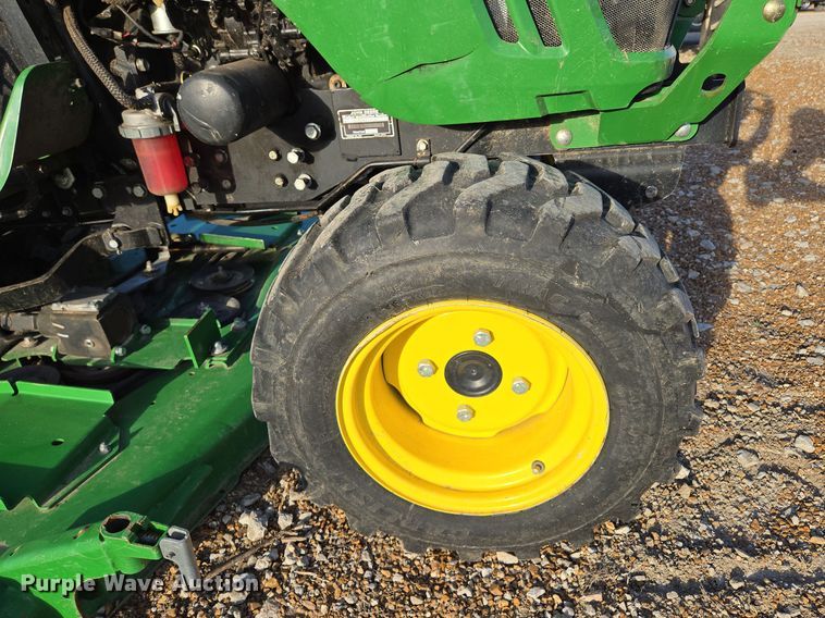 image for item EQ6856 2014 John Deere 2032R MFWD tractor