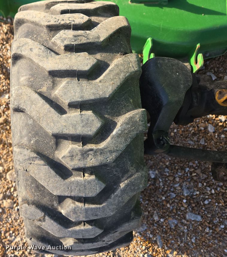 image for item EQ6856 2014 John Deere 2032R MFWD tractor