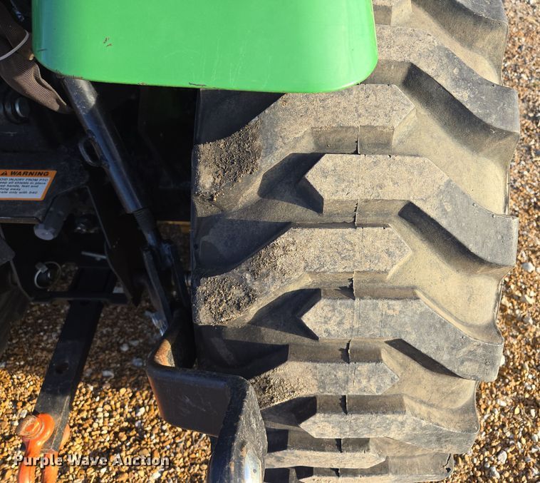 image for item EQ6856 2014 John Deere 2032R MFWD tractor