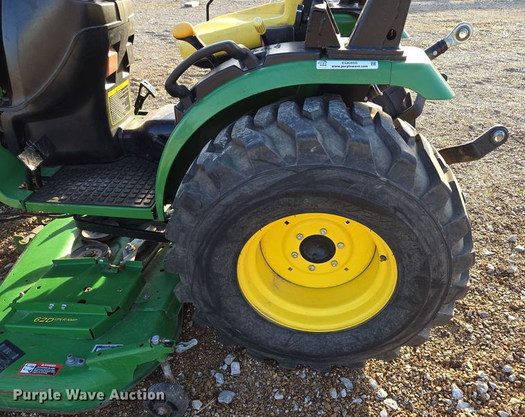 image for item EQ6856 2014 John Deere 2032R MFWD tractor