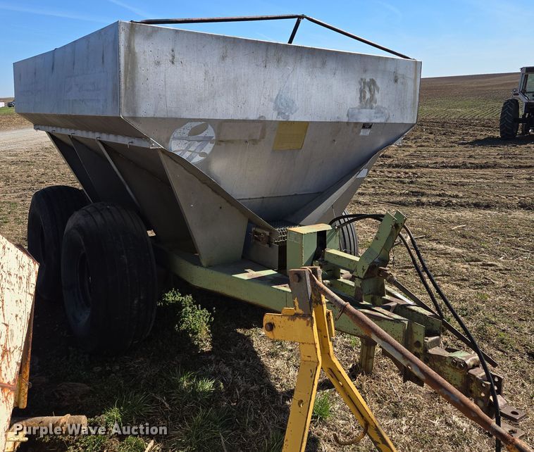 image for item EQ6922 Tyler Moonwalk spreader