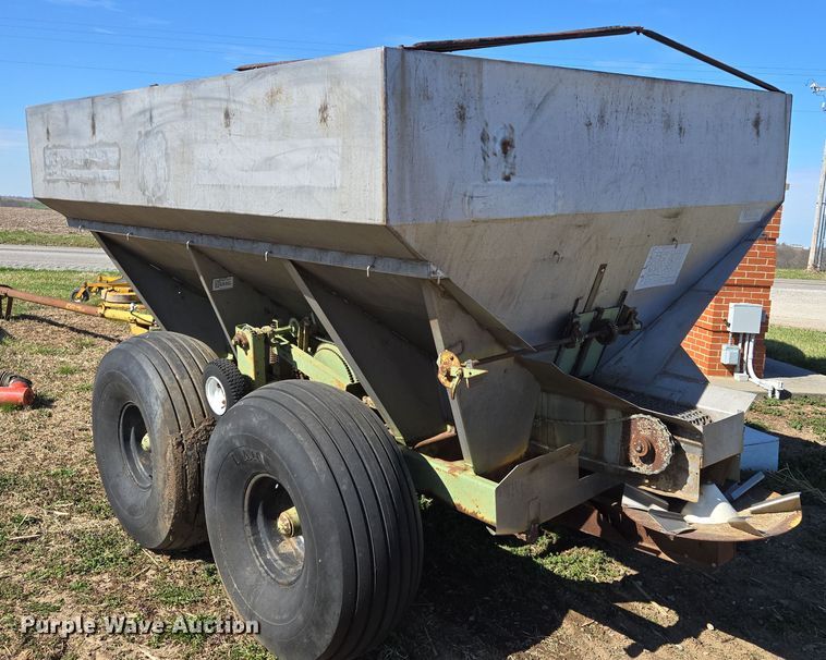 image for item EQ6922 Tyler Moonwalk spreader