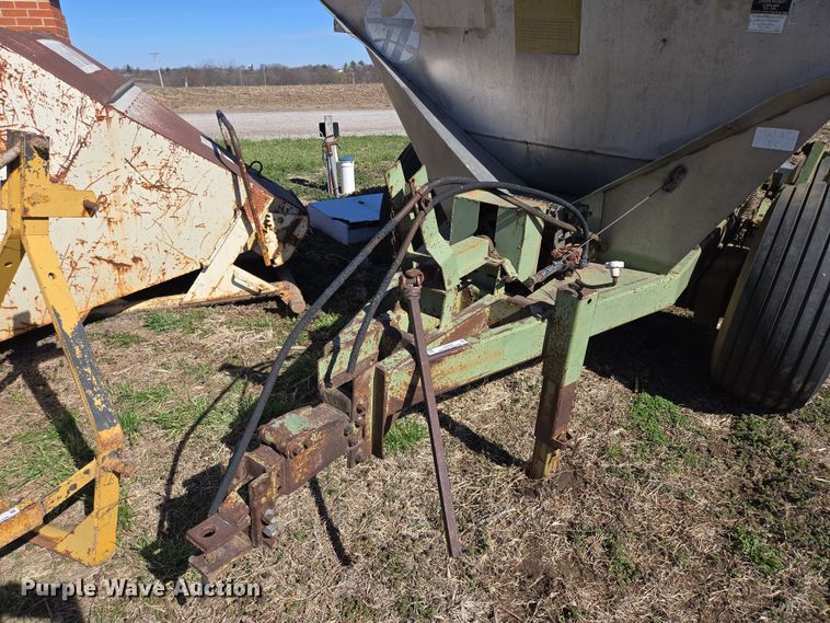 image for item EQ6922 Tyler Moonwalk spreader