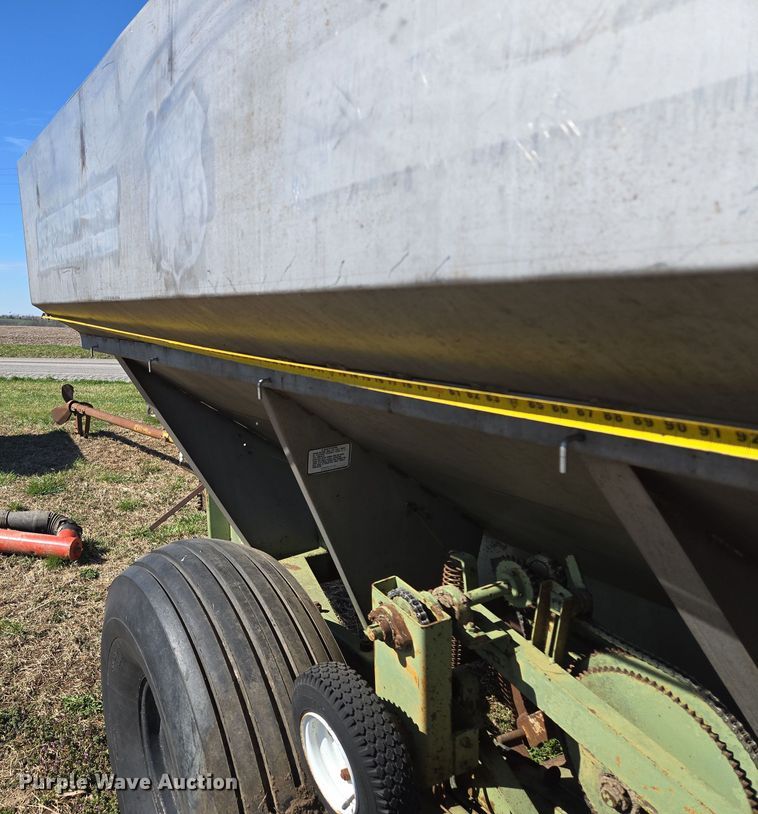 image for item EQ6922 Tyler Moonwalk spreader