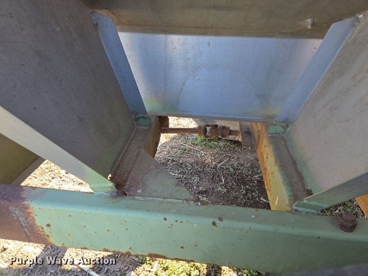 image for item EQ6922 Tyler Moonwalk spreader