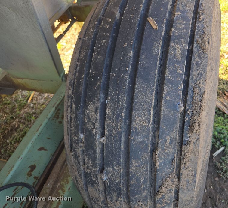 image for item EQ6922 Tyler Moonwalk spreader