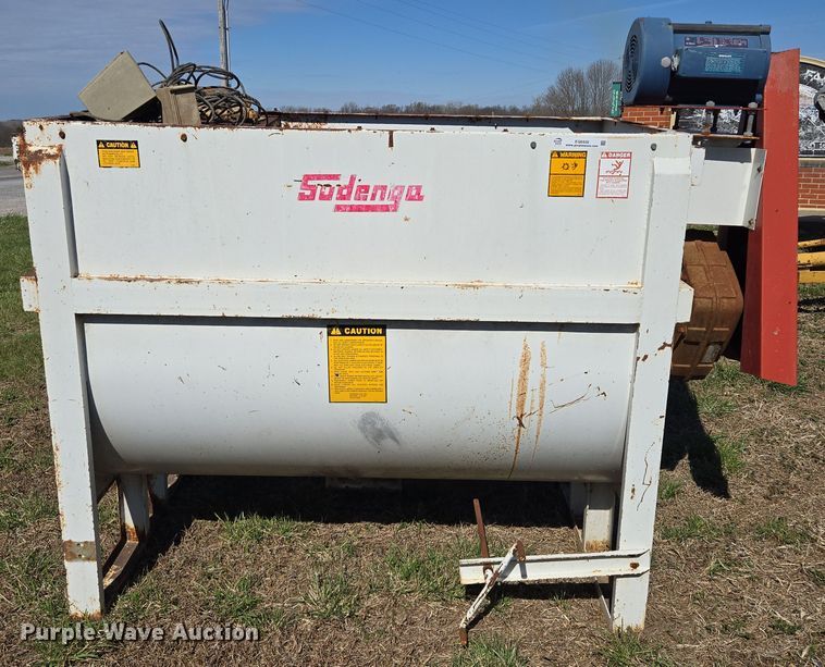 image for item EQ6926 Sudenga M2000 feed grinder/mixer