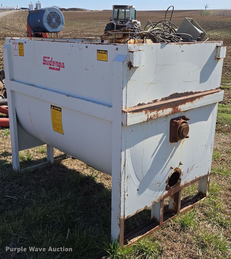 image for item EQ6926 Sudenga M2000 feed grinder/mixer