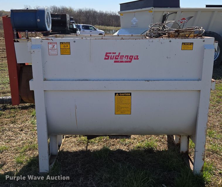 image for item EQ6926 Sudenga M2000 feed grinder/mixer