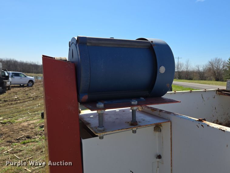 image for item EQ6926 Sudenga M2000 feed grinder/mixer