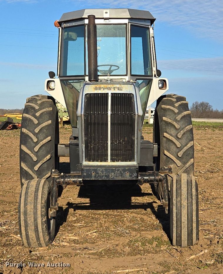 image for item EQ6927 1976 White 2-105 tractor