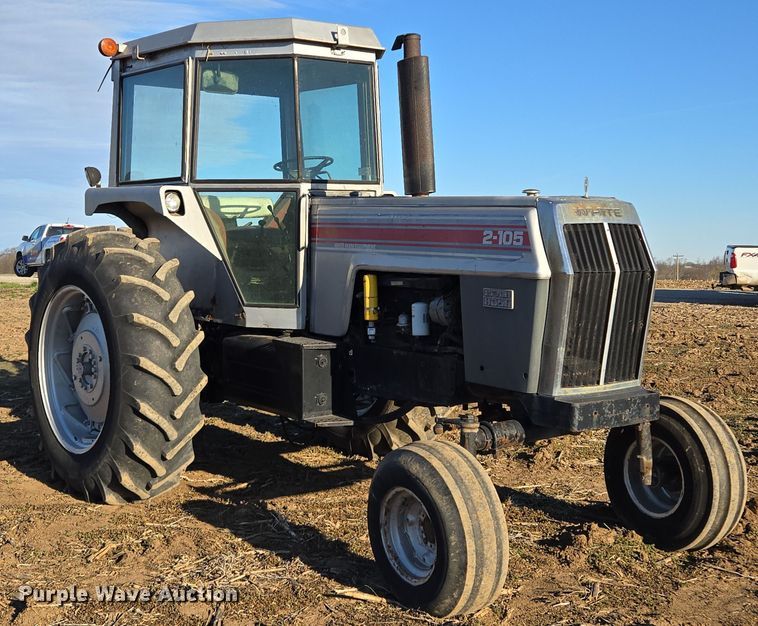 image for item EQ6927 1976 White 2-105 tractor