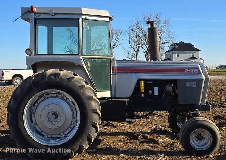 image for item EQ6927 1976 White 2-105 tractor