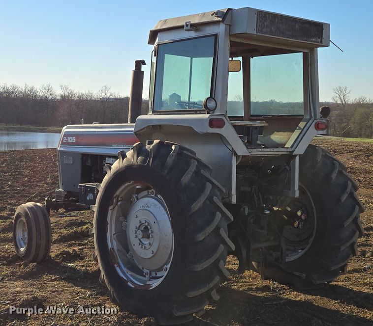 image for item EQ6927 1976 White 2-105 tractor