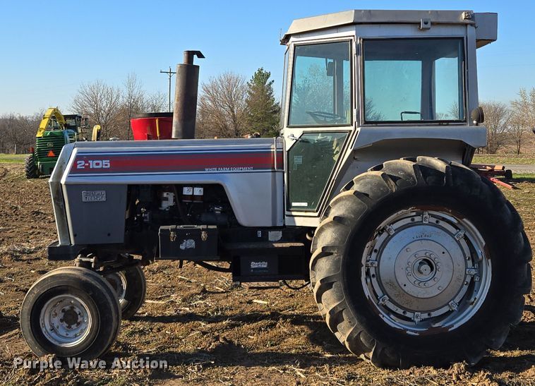 image for item EQ6927 1976 White 2-105 tractor