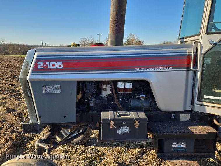 image for item EQ6927 1976 White 2-105 tractor