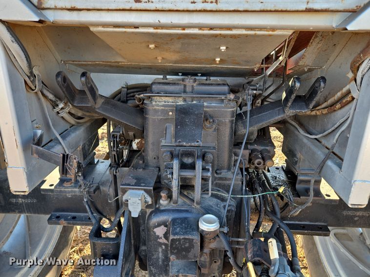 image for item EQ6927 1976 White 2-105 tractor