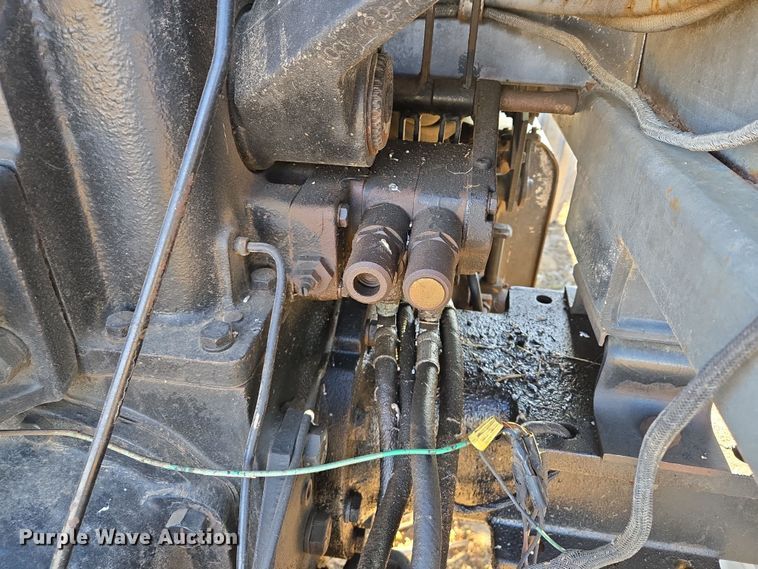 image for item EQ6927 1976 White 2-105 tractor