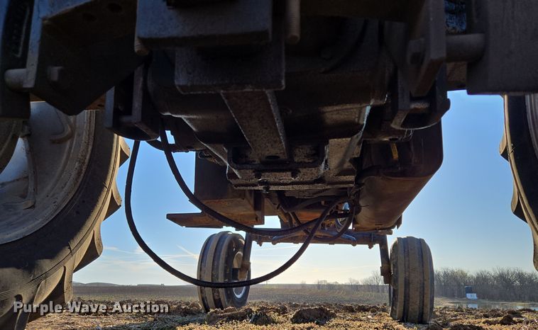 image for item EQ6927 1976 White 2-105 tractor