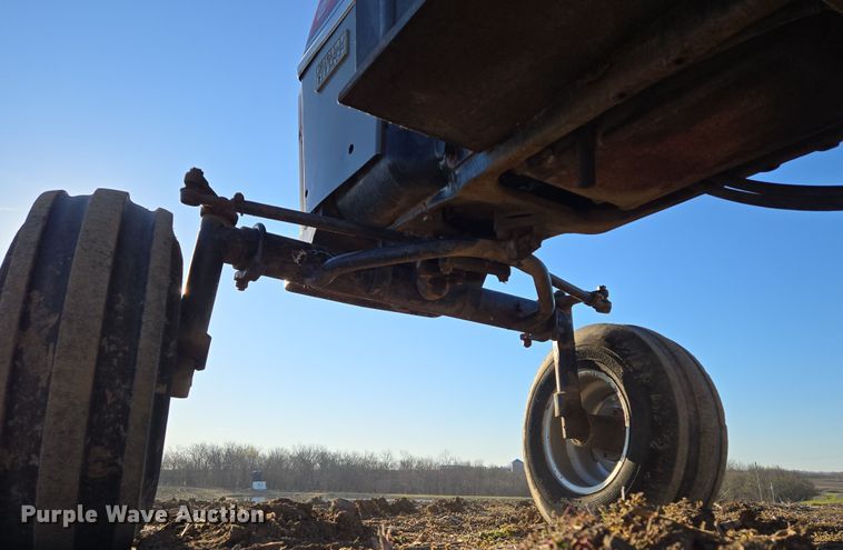 image for item EQ6927 1976 White 2-105 tractor