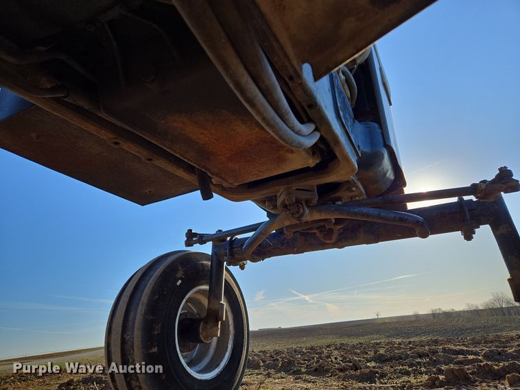 image for item EQ6927 1976 White 2-105 tractor