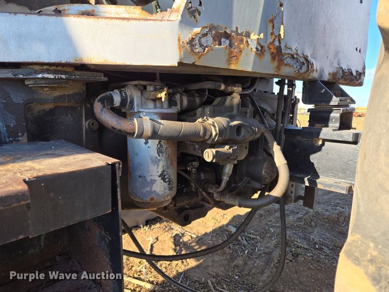 image for item EQ6927 1976 White 2-105 tractor