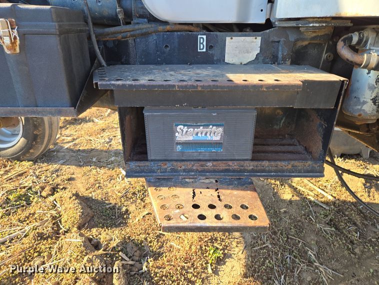 image for item EQ6927 1976 White 2-105 tractor