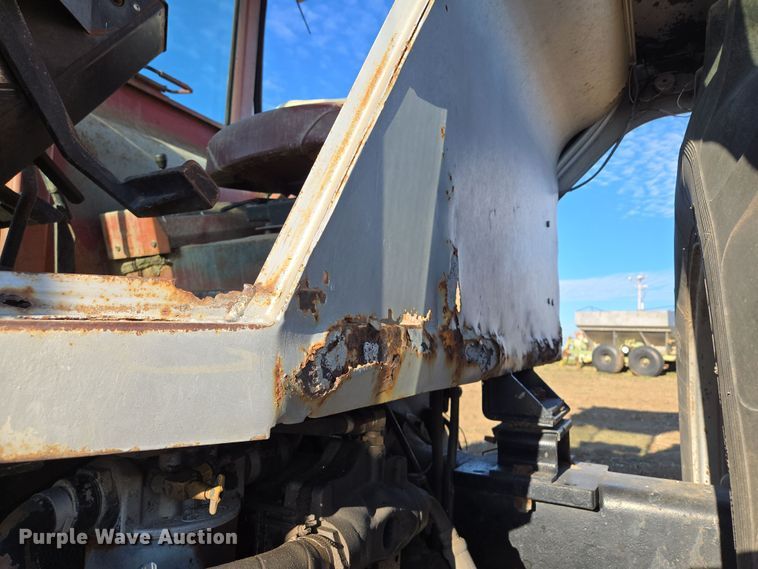 image for item EQ6927 1976 White 2-105 tractor