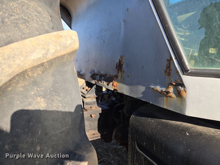 image for item EQ6927 1976 White 2-105 tractor