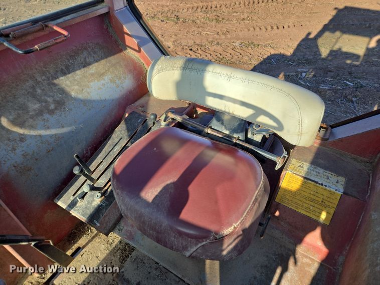 image for item EQ6927 1976 White 2-105 tractor