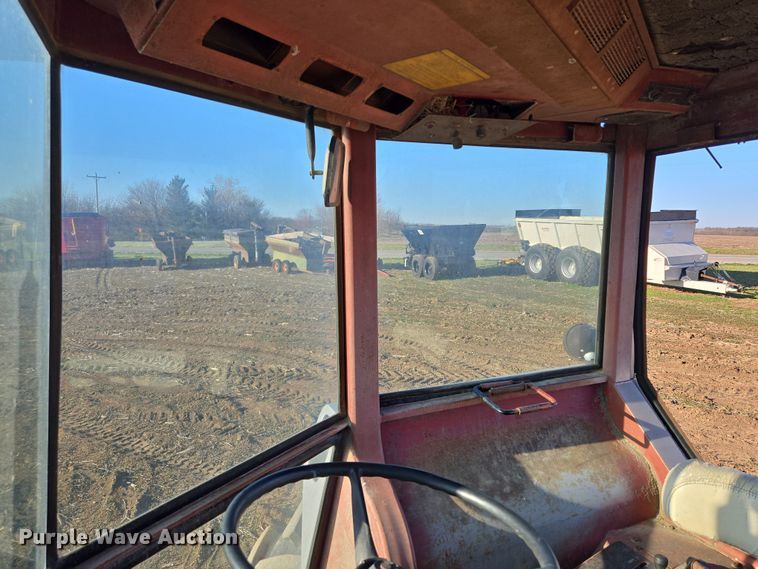 image for item EQ6927 1976 White 2-105 tractor