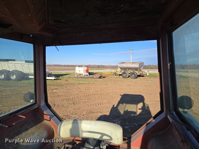 image for item EQ6927 1976 White 2-105 tractor