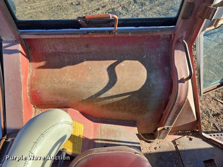 image for item EQ6927 1976 White 2-105 tractor