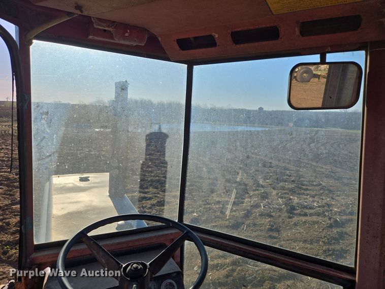 image for item EQ6927 1976 White 2-105 tractor