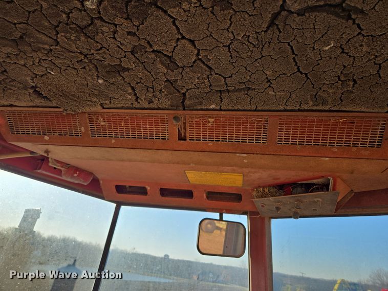 image for item EQ6927 1976 White 2-105 tractor