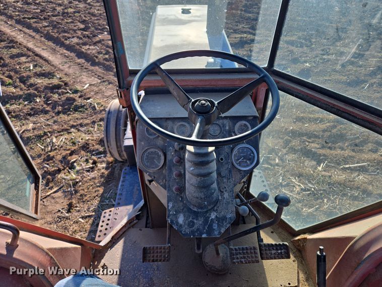 image for item EQ6927 1976 White 2-105 tractor