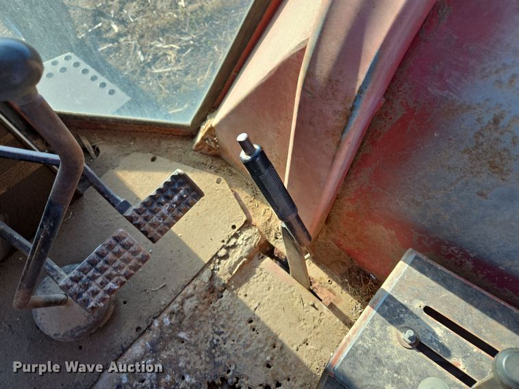 image for item EQ6927 1976 White 2-105 tractor