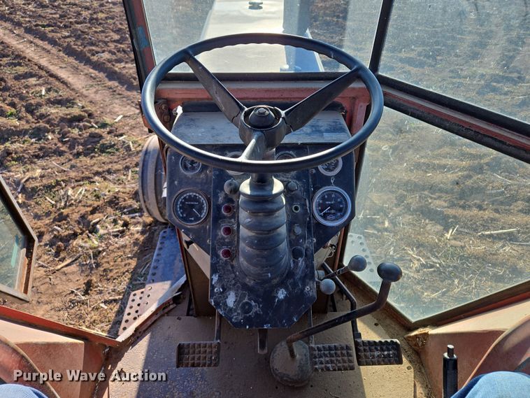 image for item EQ6927 1976 White 2-105 tractor