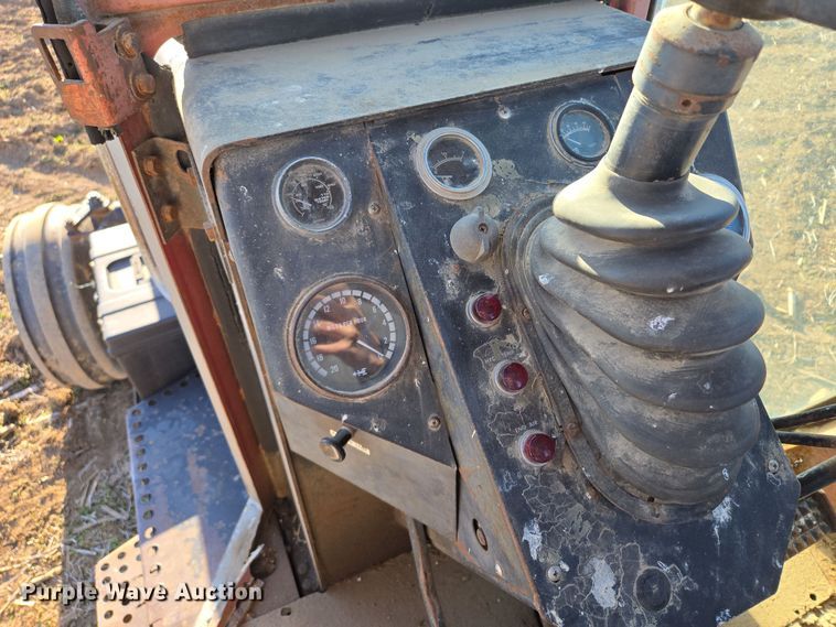 image for item EQ6927 1976 White 2-105 tractor