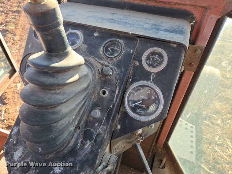 image for item EQ6927 1976 White 2-105 tractor