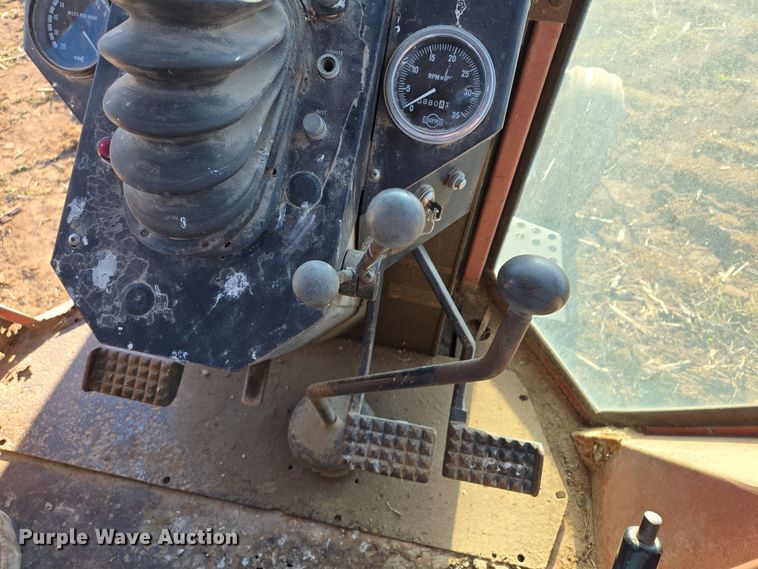 image for item EQ6927 1976 White 2-105 tractor