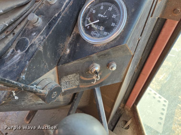 image for item EQ6927 1976 White 2-105 tractor