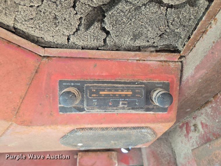 image for item EQ6927 1976 White 2-105 tractor