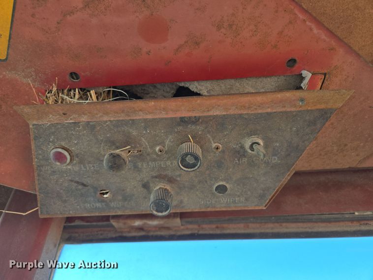 image for item EQ6927 1976 White 2-105 tractor